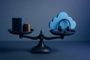 Comparativa visual de coste total de propiedad y outsourcing para elegir el modelo de bots en empresa